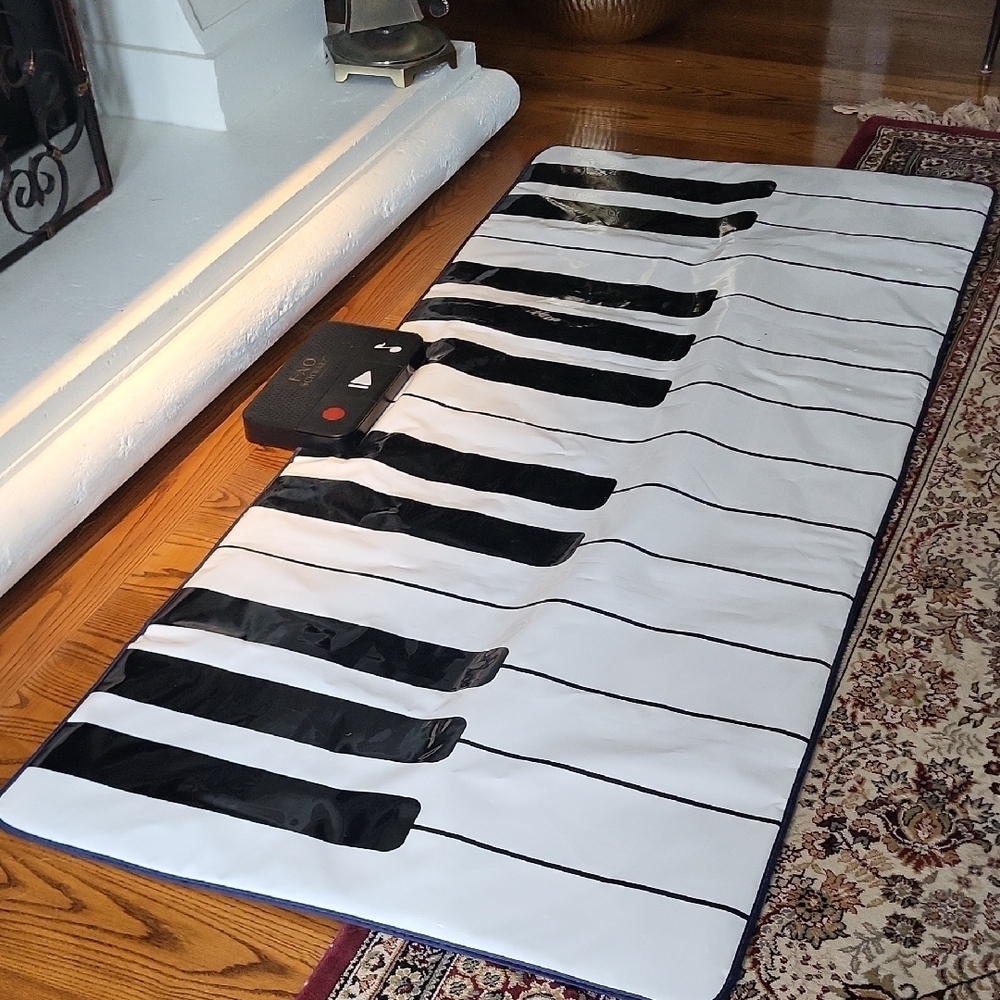 Black and White Piano Key Play Mat